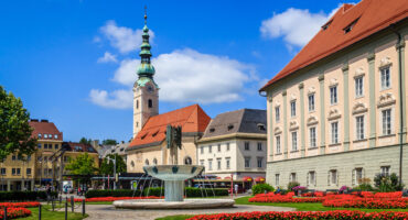 Fountain,Kiki-kogelnikbrunnen,In,Front,Of,Landhaus,In,Klagenfurt,(carinthia/austria)