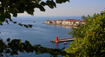 vir_www_slovenia-info-avtor-Barbara-Kožar-PIRAN__Pogled_iz_klifa__PIRAN_Cliff_view_3655_orig